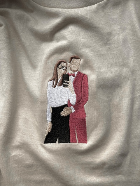 Hoodie z haftem postaci